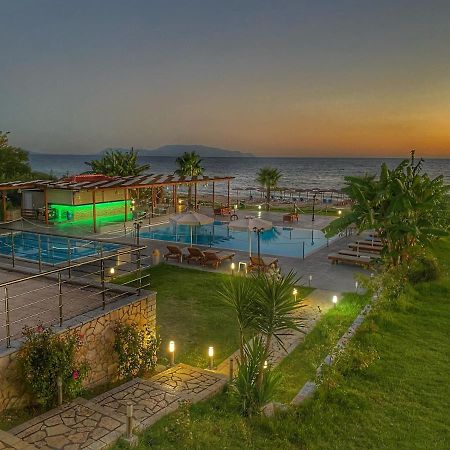 Ocean Hotel Resort كاستروزيكيا المظهر الخارجي الصورة