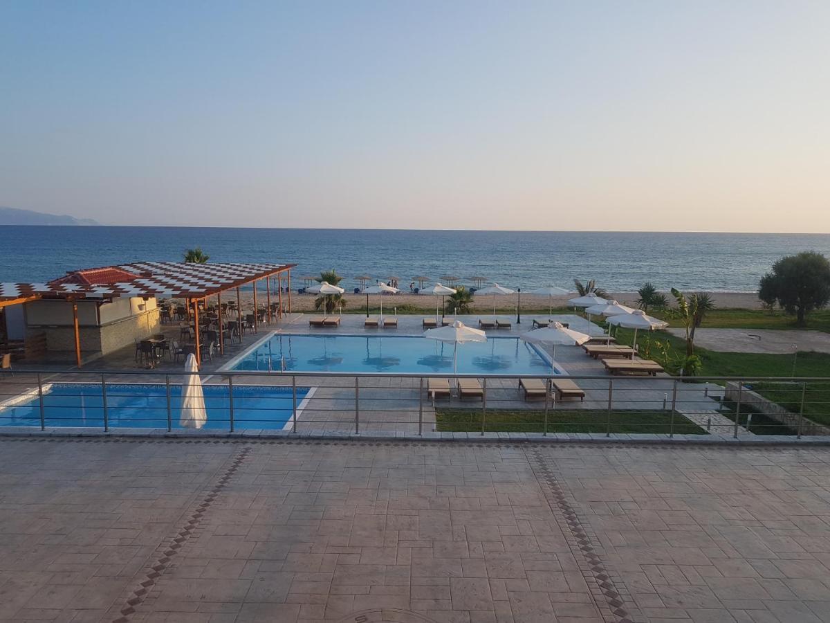 Ocean Hotel Resort كاستروزيكيا المظهر الخارجي الصورة